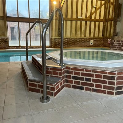 New Jacuzzi - New Sauna - New Steam Room Ready Now